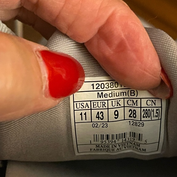 Ladies athletic shoes - Picture 3 of 3